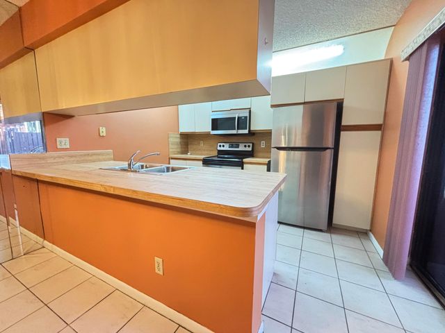 1701 S CORAL Terrace 1701, North Lauderdale, FL 33068