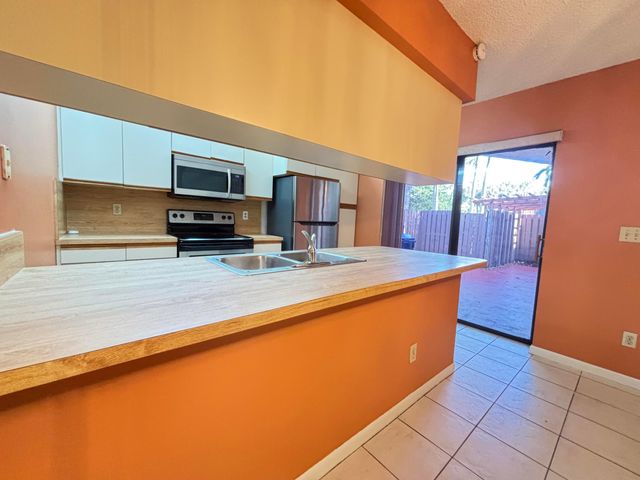 1701 S CORAL Terrace 1701, North Lauderdale, FL 33068