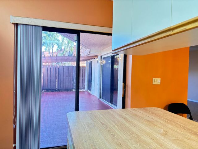 1701 S CORAL Terrace 1701, North Lauderdale, FL 33068