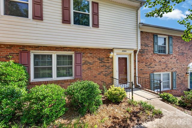 8904 Hunter Ridge Drive, Charlotte, NC 28226