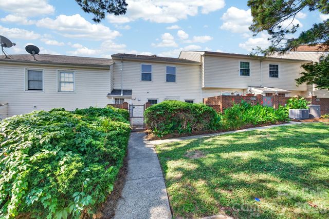 8904 Hunter Ridge Drive, Charlotte, NC 28226