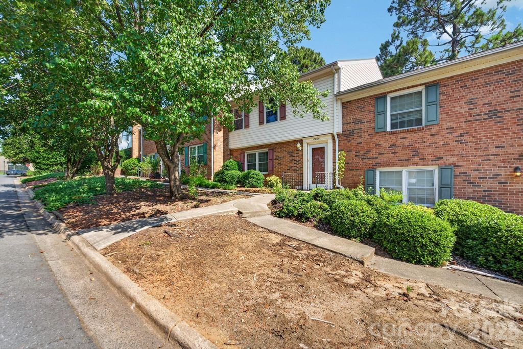 8904 Hunter Ridge Drive, Charlotte, NC 28226