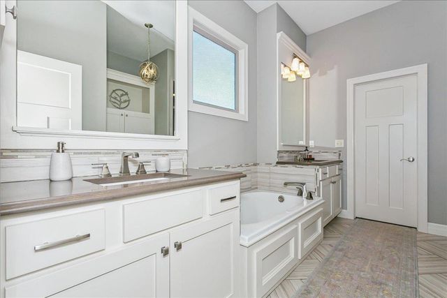 1401 N Shadow Rock Dr, Andover, KS 67002