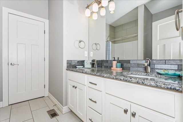 1401 N Shadow Rock Dr, Andover, KS 67002