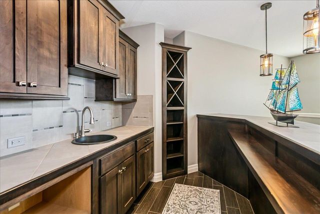 1401 N Shadow Rock Dr, Andover, KS 67002