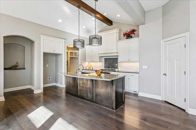 1401 N Shadow Rock Dr, Andover, KS 67002