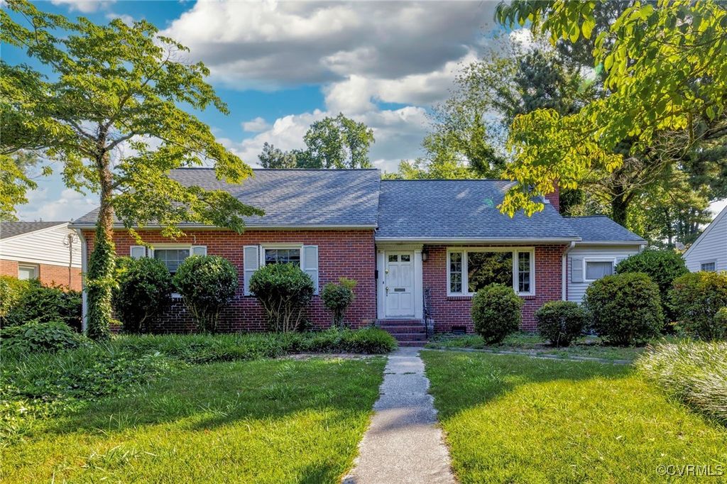 12 Meadow Dr, Newport News, VA 23606