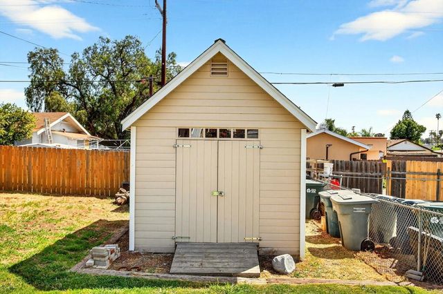 211 W 9th Ave, Escondido, CA 92025