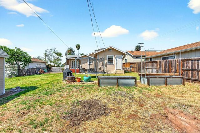 211 W 9th Ave, Escondido, CA 92025