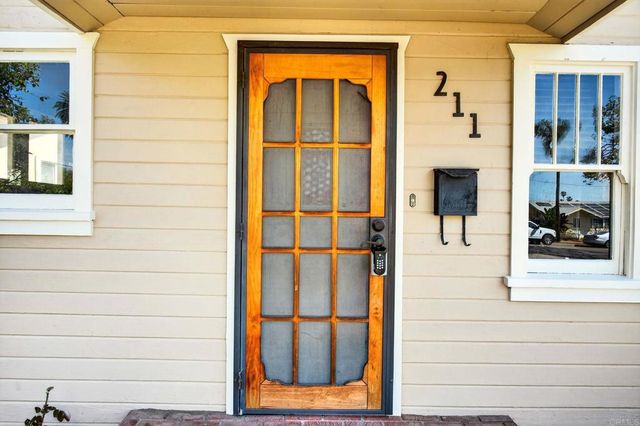 211 W 9th Ave, Escondido, CA 92025