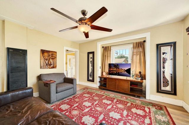 211 W 9th Ave, Escondido, CA 92025