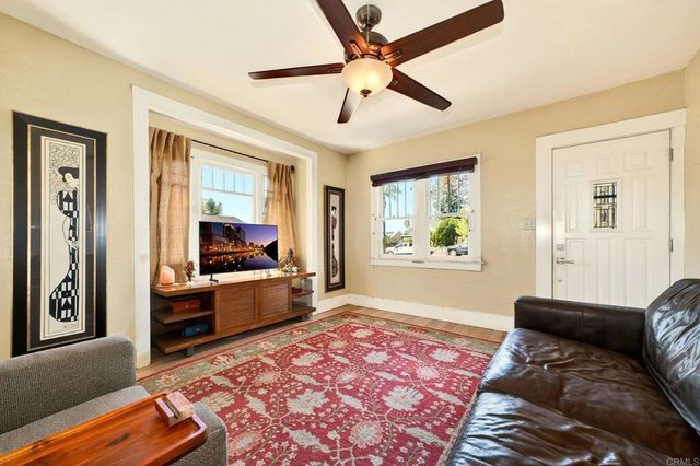 211 W 9th Ave, Escondido, CA 92025