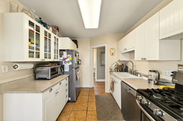 211 W 9th Ave, Escondido, CA 92025