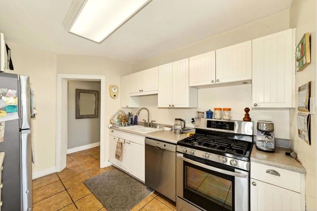 211 W 9th Ave, Escondido, CA 92025