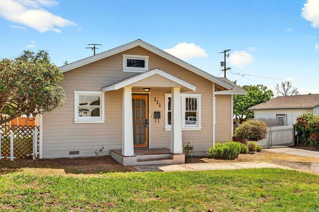 211 W 9th Ave, Escondido, CA 92025