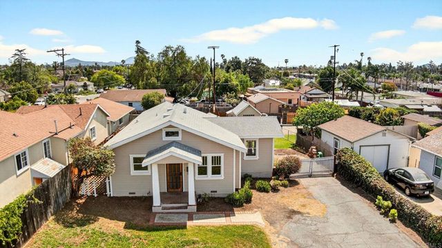 211 W 9th Ave, Escondido, CA 92025