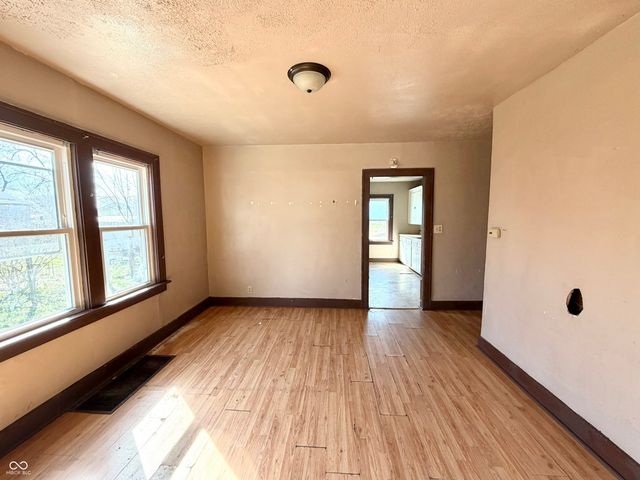 1121 E 30th Street, Anderson, IN 46016