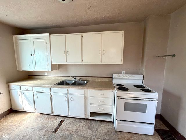 1121 E 30th Street, Anderson, IN 46016