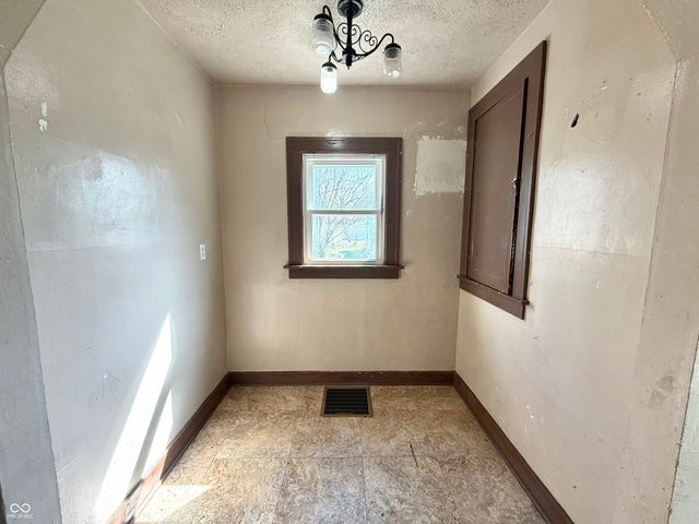 1121 E 30th Street, Anderson, IN 46016