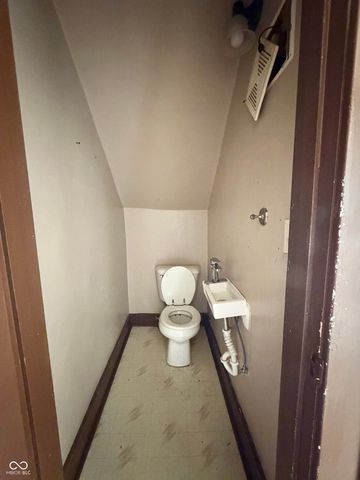 1121 E 30th Street, Anderson, IN 46016