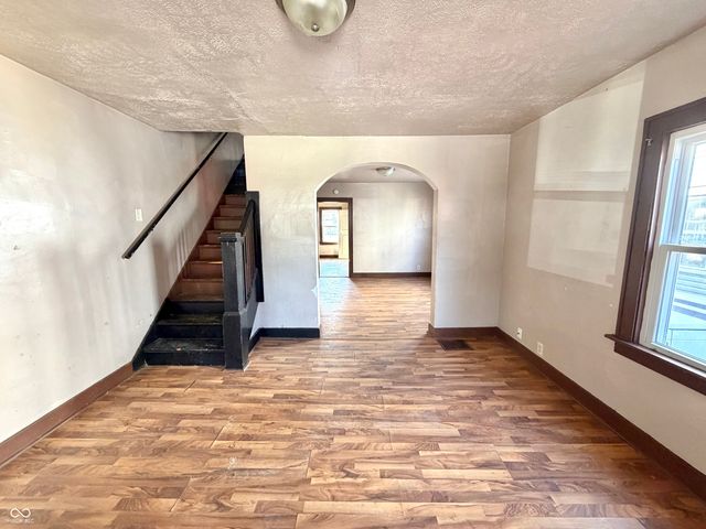 1121 E 30th Street, Anderson, IN 46016