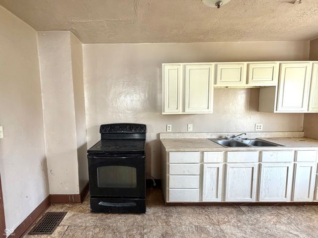 1121 E 30th Street, Anderson, IN 46016