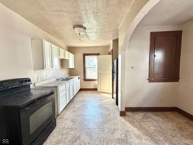 1121 E 30th Street, Anderson, IN 46016