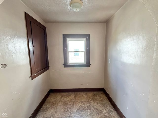 1121 E 30th Street, Anderson, IN 46016