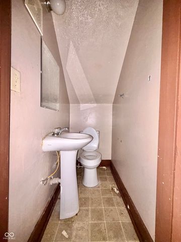 1121 E 30th Street, Anderson, IN 46016