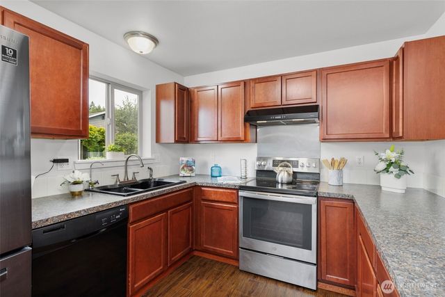 1658 NE Cascara Court, Poulsbo, WA 98370