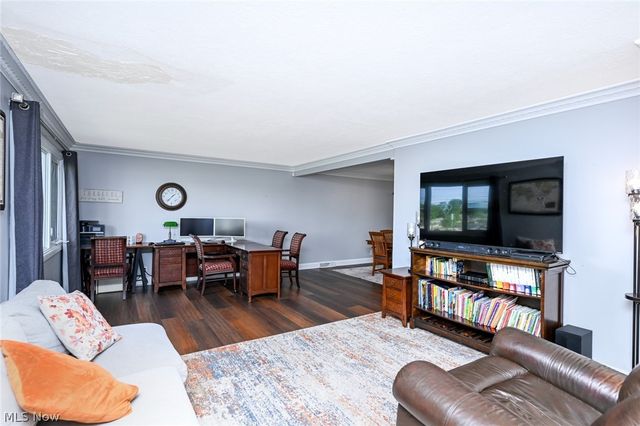 3748 E Royalton Road, Brecksville, OH 44141