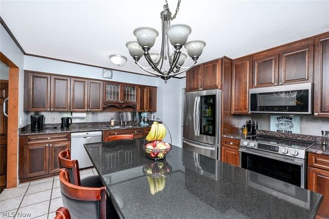3748 E Royalton Road, Brecksville, OH 44141