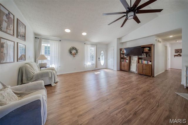 17025 Lariat Lane, Dixon, MO 65459