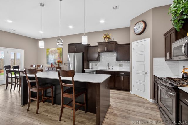 1955 E 136th Street S, Glenpool, OK 74033