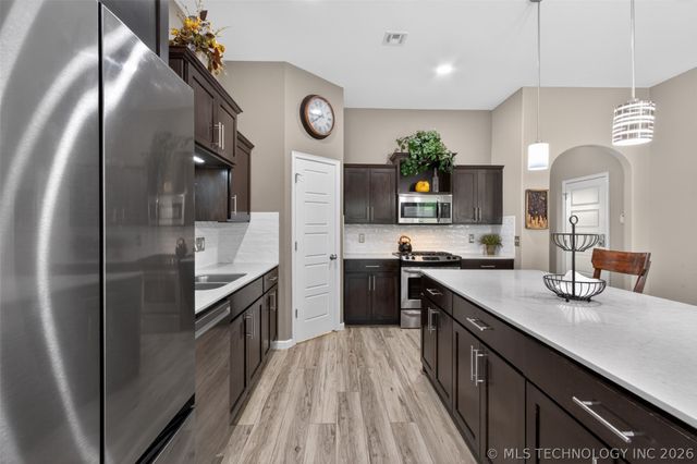 1955 E 136th Street S, Glenpool, OK 74033