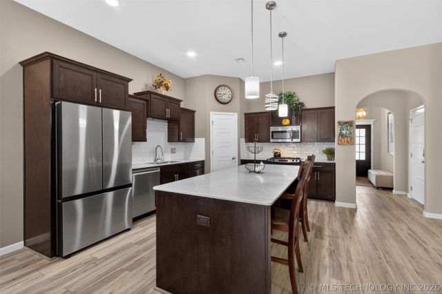 1955 E 136th Street S, Glenpool, OK 74033