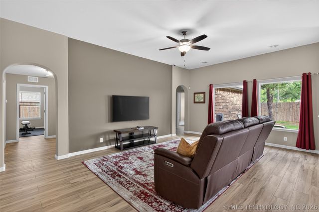 1955 E 136th Street S, Glenpool, OK 74033