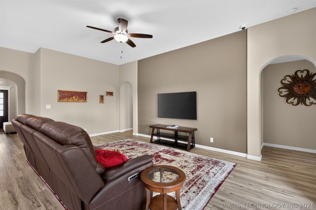 1955 E 136th Street S, Glenpool, OK 74033