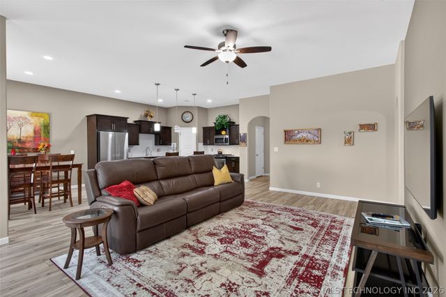 1955 E 136th Street S, Glenpool, OK 74033