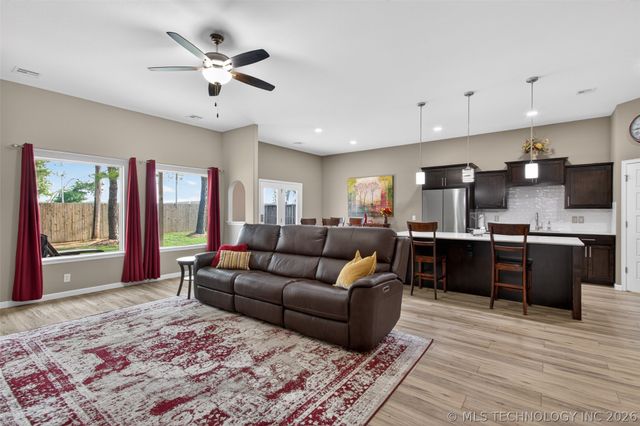 1955 E 136th Street S, Glenpool, OK 74033