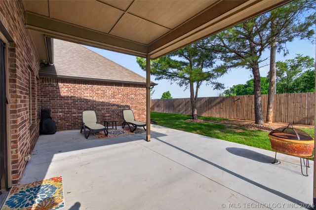 1955 E 136th Street S, Glenpool, OK 74033