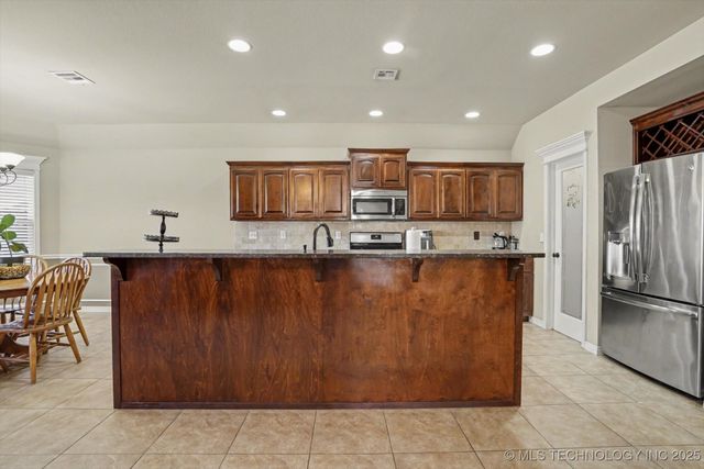 12113 E 69th Street N, Owasso, OK 74055