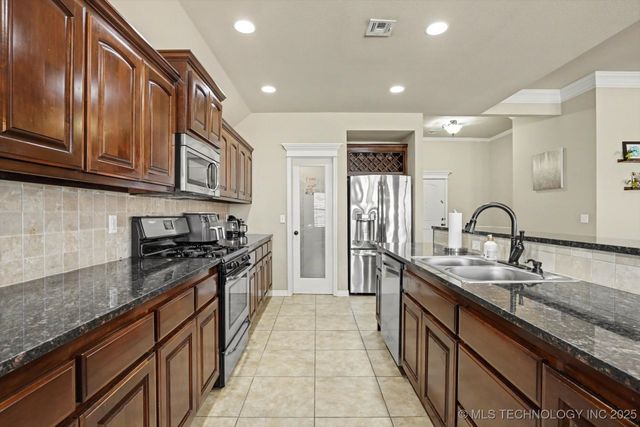 12113 E 69th Street N, Owasso, OK 74055