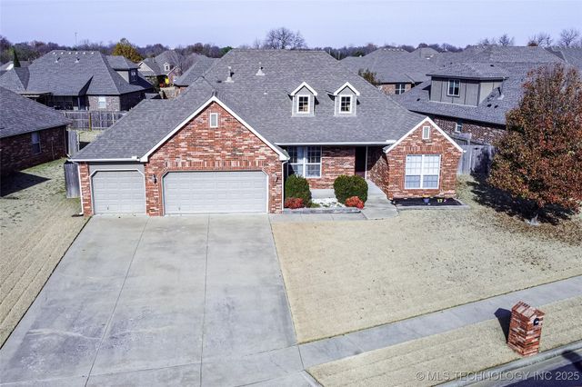 12113 E 69th Street N, Owasso, OK 74055