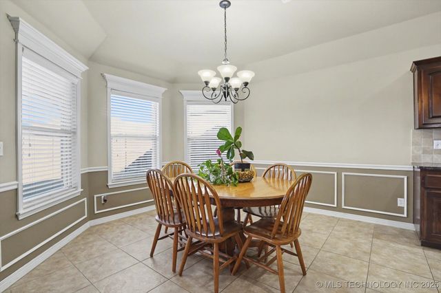 12113 E 69th Street N, Owasso, OK 74055