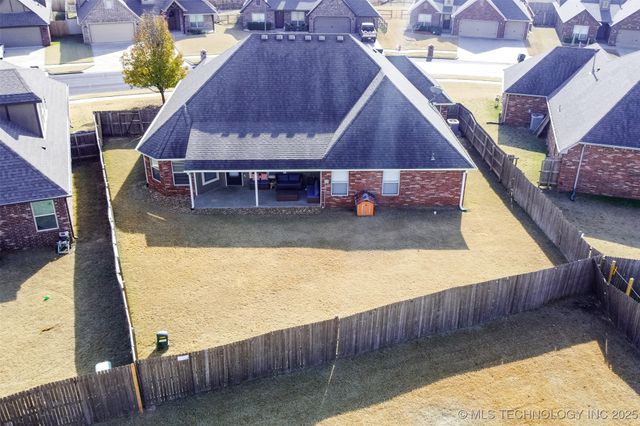 12113 E 69th Street N, Owasso, OK 74055