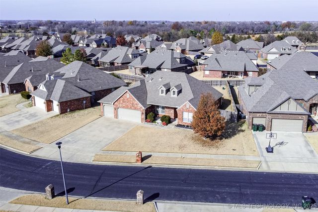 12113 E 69th Street N, Owasso, OK 74055