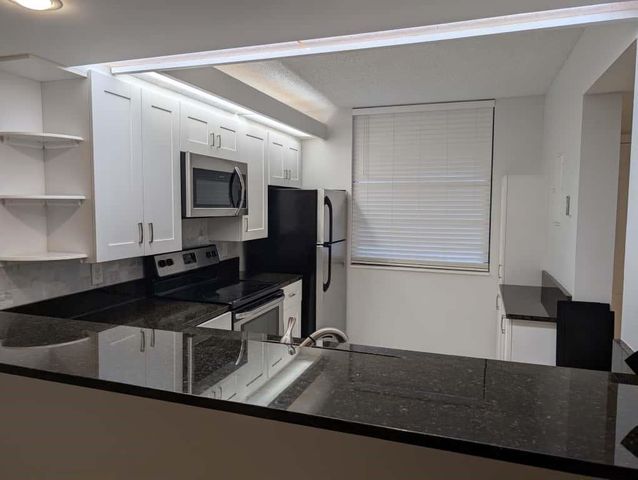 1506 Whitehall Dr 203, Davie, FL 33324