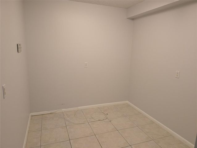 1506 Whitehall Dr 203, Davie, FL 33324