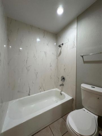 8717 Victorian Village Drive 8717, Houston, TX 77071